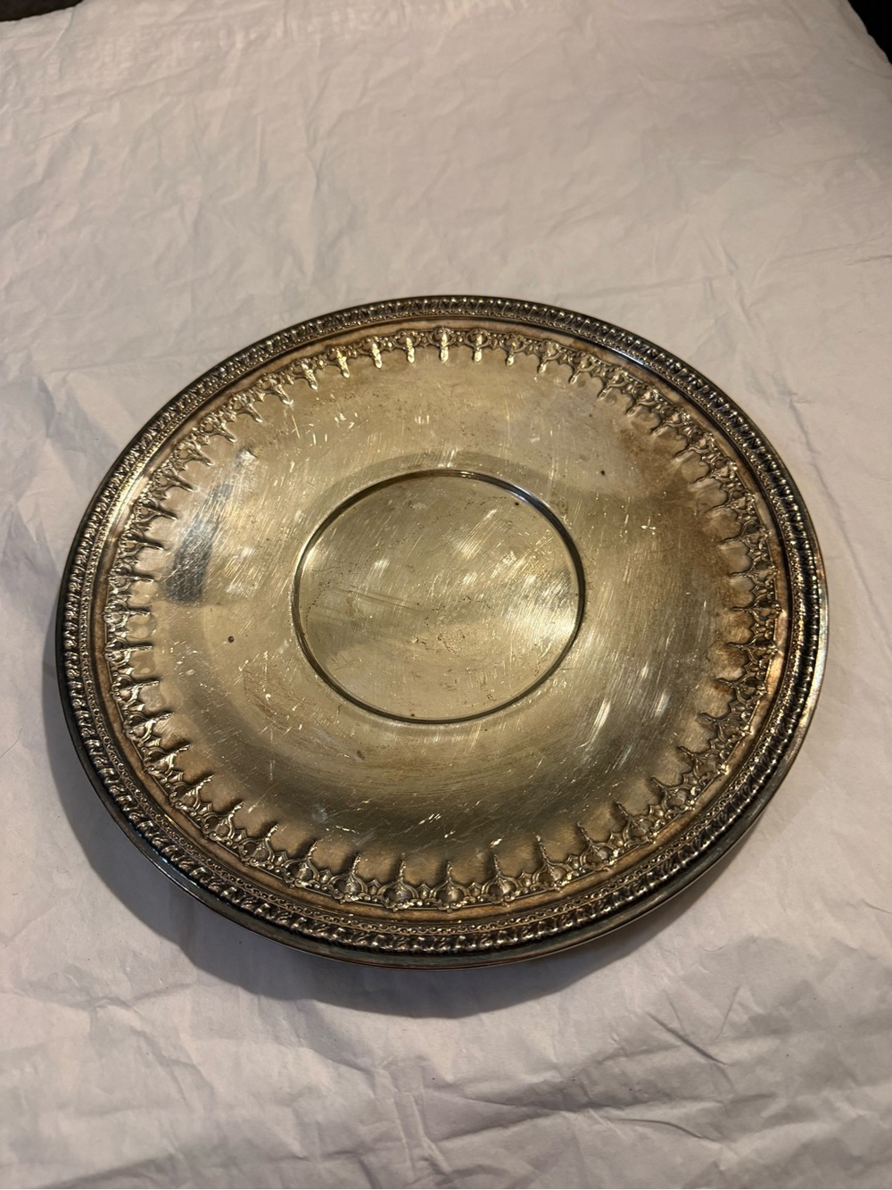 Gold Decorative Metal Charger Plate - Elegant Dining Accent